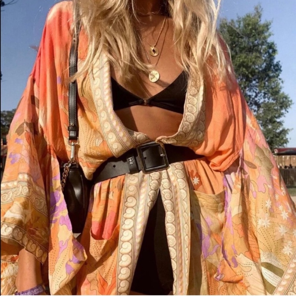 NWT Shades of peach. A flowing kimono, lightweight robe and/or beach cover up.